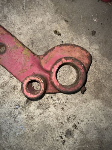 International 350 Utility Fast Hitch RH Rock Shaft Support 522762R2 Tractor