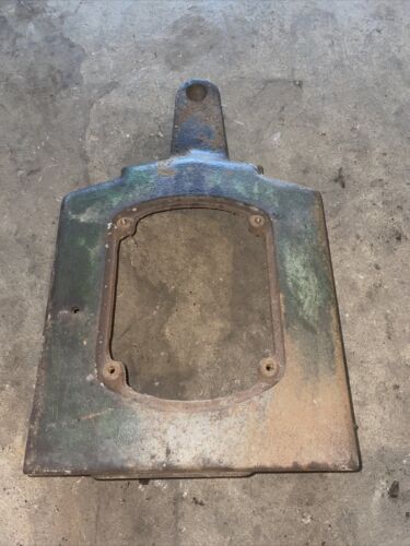 USED JOHN DEERE A4459R CAST DASH PLATE STEERING SUPPORT 60