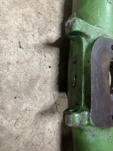 John Deere B1150R Housing Antique Tractor