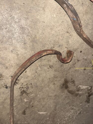 IH/ FARMALL A,SUPER A TRACTOR RADIATOR SUPPORT BRACKET