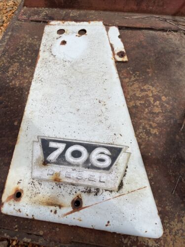 IH 706 Diesel left Side Panel