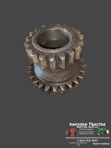 USED JOHN DEERE UNSTYLED A TRACTOR 19 & 25 TOOTH COUNTERSHAFT IDLER GEAR A1578R