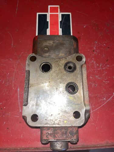 Farmall 300, 350, 400 450 Hydraulic valve Antique Tractor 360587-R1