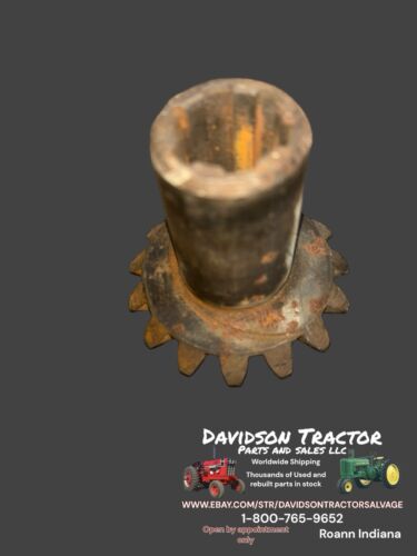 John Deere Unstyled B US B PTO Gear B586R Antique Tractor
