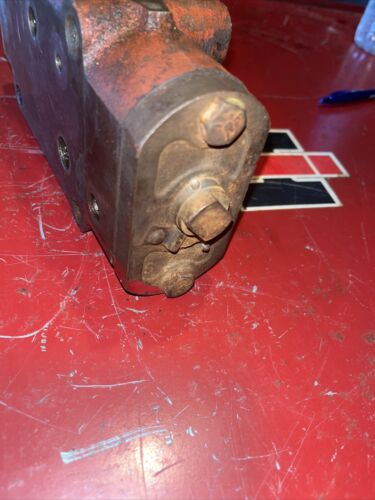 Farmall 300, 350, 400 450 Hydraulic valve Antique Tractor 360587-R1