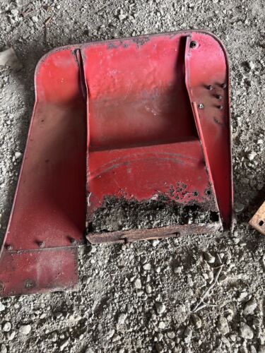 IH 444 Single fender antique tractor
