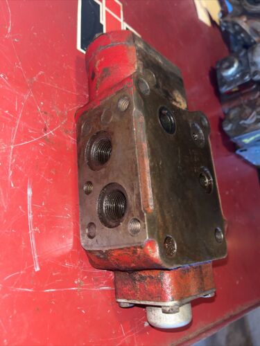 Farmall 300, 350, 400 450 Hydraulic valve Antique Tractor 360587-R1