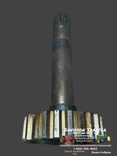 Genuine John Deere T15040T New Old Stock Shaft W/Gear