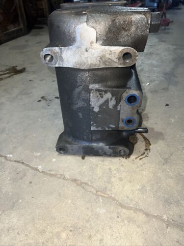 IHC  Farmall IH 826 Tractor 3pt Lift Cylinder 382597R2
