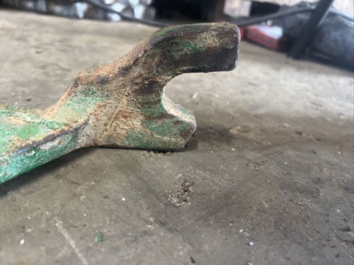 R32118R Cylinder Hanger John Deere 4020 Tractor