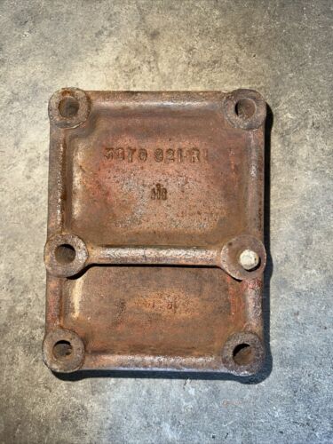 3070921R1 IH 444 Spacer Bracket Antique Tractor