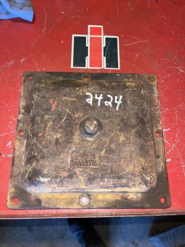 IH 444 B414 rear end cover plate 751127R1