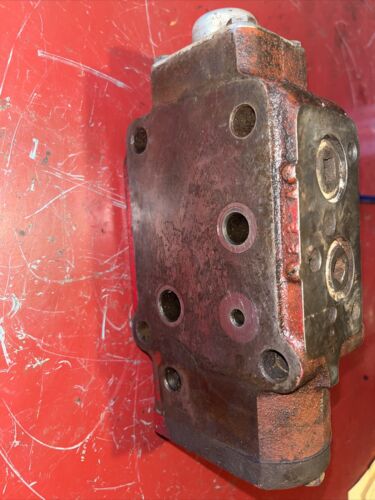 Farmall 300, 350, 400 450 Hydraulic valve Antique Tractor 360587-R1
