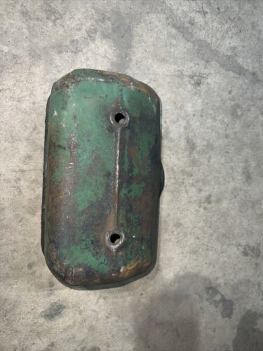 JOHN DEERE B TRACTOR VALVE COVER B JD part