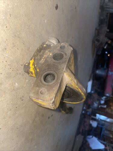 International Farmall 404 Hydraulic Filter housing
