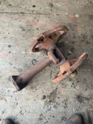 Farmall IH B BN tractor main front end pedestal + hubs - cap 3 bolt style hub