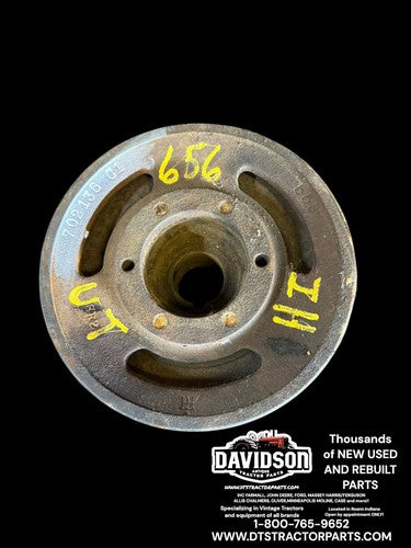 IHC Farmall 656 Utility Front Crankshaft Pulley 702136-C1 Antique Tractor
