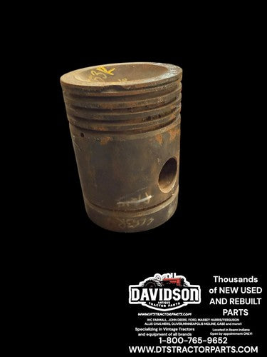 F553R John Deere G piston STD Antique Tractor HAS DAMAGE PLEASE LOOK AT PICTURES
