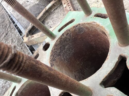 USED JOHN DEERE B TRACTOR CYLINDER BLOCK  B1783R