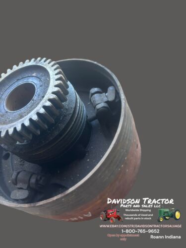 USED JOHN DEERE A TRACTOR BELT PULLEY CLUTCH ASSEMBLY A1864R