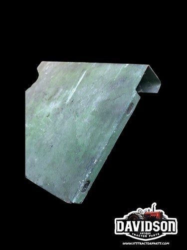 AT16397 USED LH FRONT SIDE PANEL JOHN DEERE 2010