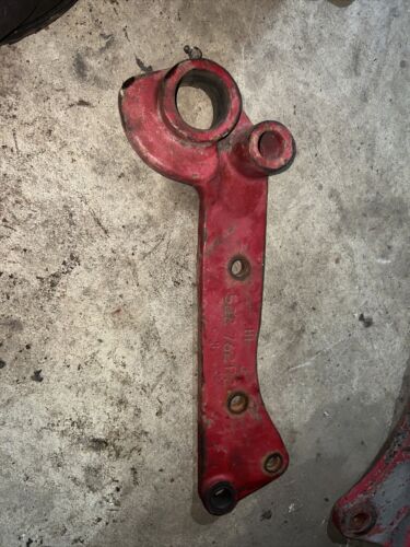 International 350 Utility Fast Hitch RH Rock Shaft Support 522762R2 Tractor