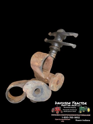 JOHN DEERE F529R, F528R, F533R BRACKET ROCKET ARM ASSEMBLY G TRACTOR FOR PARTS