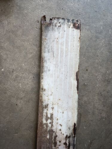 IH FARMALL 560 TRACTOR RIGHT ENGINE SIDE PANEL