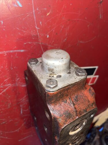 Farmall 300, 350, 400 450 Hydraulic valve Antique Tractor 360587-R1