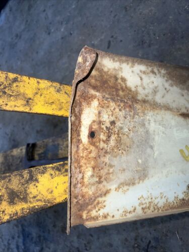 Farmall 460 RC Tractor IH IHC radiator left side front cover panel