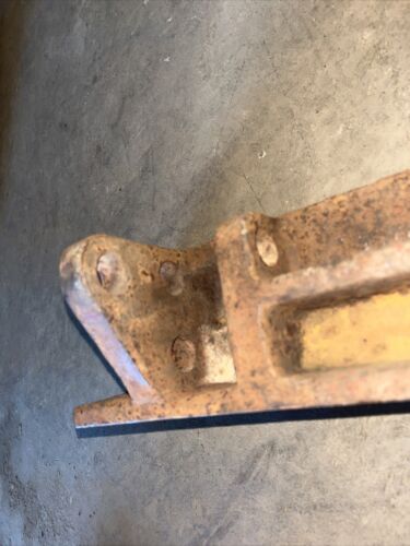 SUPPORT LATERAL LIMITER IH Farmall 706 383591-R1 Antique Tractor RIGHT