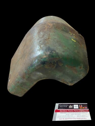 JOHN DEERE Late Model  B NOSE CONE GREAT SHAPE!