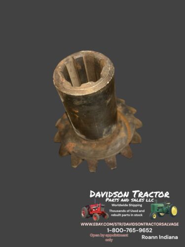 John Deere Unstyled B US B PTO Gear B586R Antique Tractor