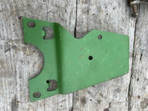 JOHN DEERE B MID STYLED FANSHAFT SUPPORT BRACKET STAND