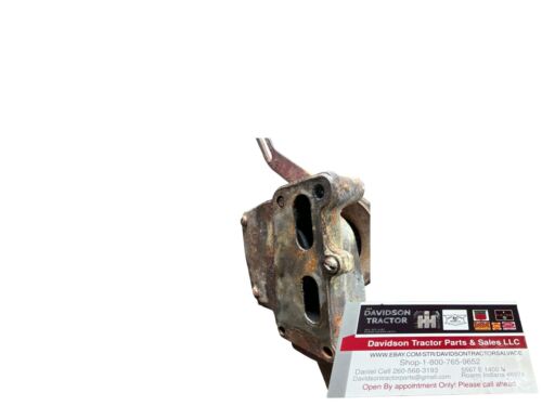 IH FARMALL  460 560 GAS  TRACTOR ENGINE WATER PUMP Pulley Bracket Included