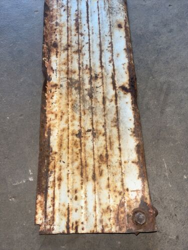 IH FARMALL 560 TRACTOR LEFT ENGINE SIDE PANEL