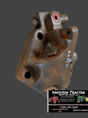 USED JOHN DEERE R63272 ROCKSHAFT PISTON COVER 4240 TRACTOR