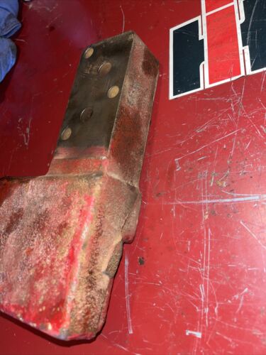 Farmall 460 560 tractor IH hydraulic control valve side block & outlet ports