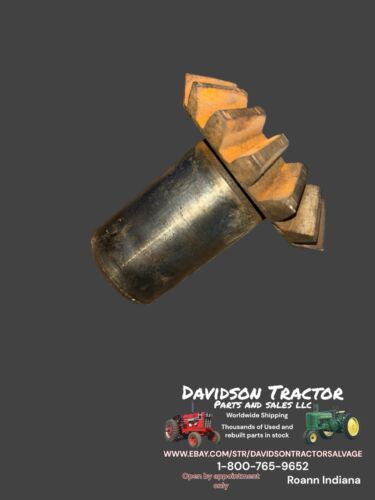 John Deere Unstyled B US B PTO Gear B586R Antique Tractor