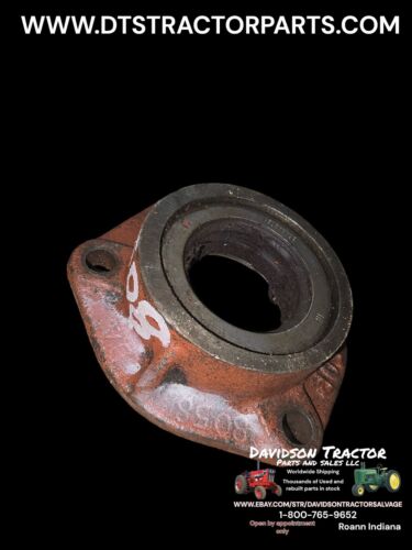 IH International Farmall 8058DB Bearing Retainer