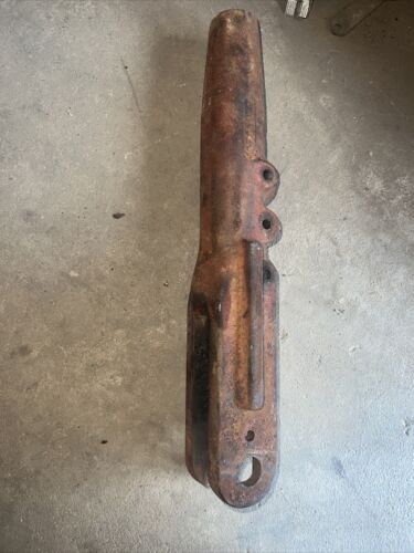3121964R1 - Used LH Housing For An IH 278, 385, 484, 584, 585, 684, 685 Tractor