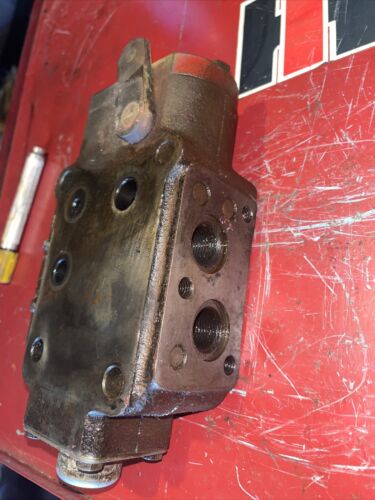 Farmall 300, 350, 400 450 Hydraulic valve Antique Tractor 360587-R1