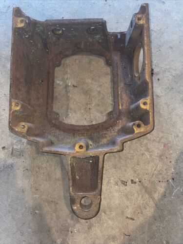 USED JOHN DEERE A4459R CAST DASH PLATE STEERING SUPPORT 60