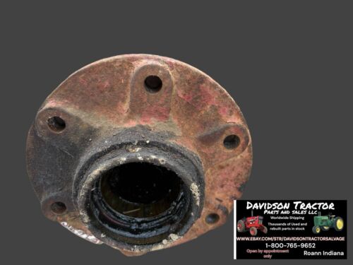 International 460 Utility Front Hub 369141R1 Antique Tractor