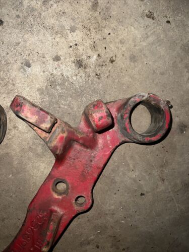 523689-R2 350 Farmall Tractor Fast Hitch Rockshaft Bracket