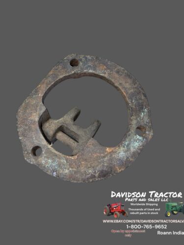USED JOHN DEERE 50 60 TRACTOR SHUTTER STAT RETAINER THERMOSTAT COVER A4432R