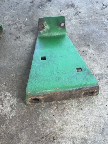 1936 Unstyled John Deere B tractor JD Original fan shaft main mounting bracket
