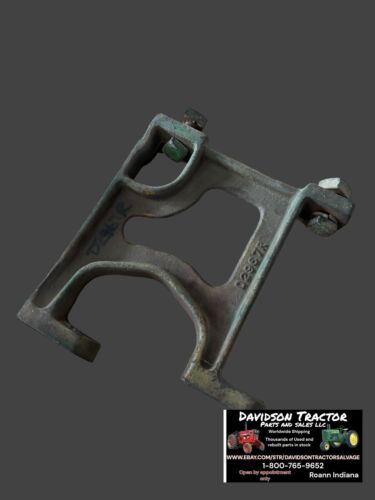 JOHN DEERE STYLED D FENDER BRACKET D2967R ORIGINAL