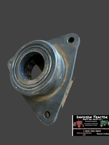 JOHN DEERE H243R CAMSHAFT BEARING HOUSING RH FOR H TRACTOR