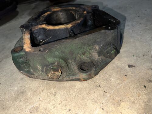 JOHN DEERE A3265R AA3934R MAIN BEARING HOUSING A TRACTOR